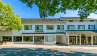 Xilei Baotuo Xingshe Hotel Hotels near CPC Dinghai Working Committee Former Site