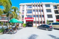 RedDoorz Premium @ The KWE Hotel and Resort 팜팡가 호텔