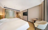 Elong R.YUN Hotel (Wuhan Fenghuocun Subway Station) Отели рядом с достопримечательностью «Hubei University of Chinese Medicine Sports Department»