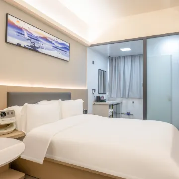 TWO OCLOCK APARTMENT