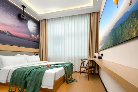 FeiTe Chain Hotel (Luohe Vocational and Technical College Branch) Отели рядом с достопримечательностью «Huanghe Square»