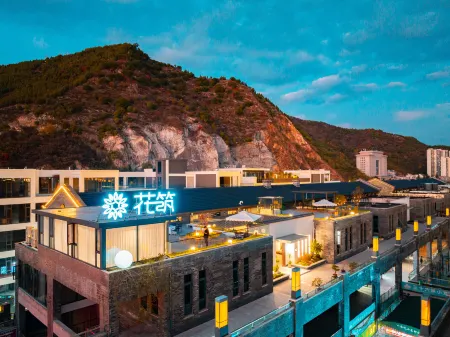 Floral Hotel·Luanchuan Jingruo Prosperous Hotel(Fenghuang Tianjie Store) Отели рядом с достопримечательностью «Ji Guan Cave»