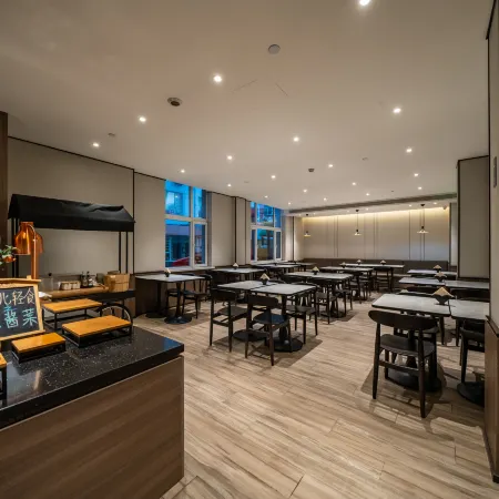 HanTing Hotel (Jinzhou Railway Station Renmin Street)