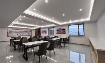 Erlanghe Xueyun Holiday Hotel