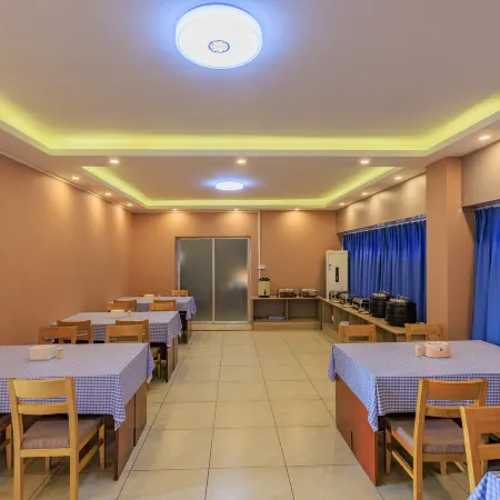 Fudian Hotel (Beihai High-speed Railway Station No.8 Middle School Branch) Отели рядом со станцией Beihai Railway Station