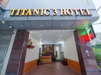 Titanic 3 Hotel Hotellit kohteessa Đông Anh