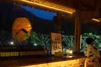 Li River Craftsman Village, Guilin - ที่มีบาร์