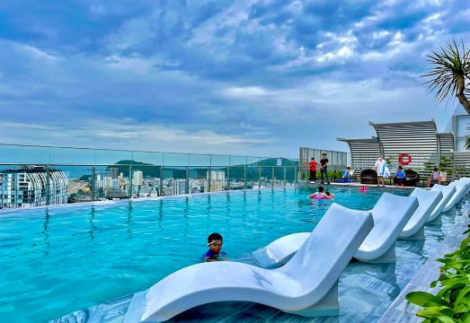 THE SÓNG APARTMENT 인피니티 풀 전경