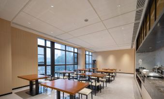 Qingmo Hotel (Wuhan Hankou Railway Station Changgang Road Subway Station Branch)