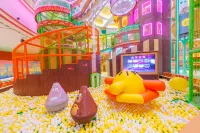 Chimelong Giraffe Castle - Family