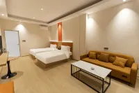 Elong ME Hotel (Zhoukou Guandi Shangcheng)