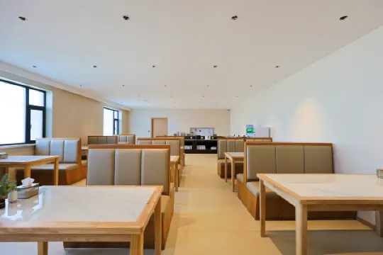 Art Hotel(Hunchun Commercial Street) Отели рядом с достопримечательностью «Yanbian University(Hunchun Campus)»