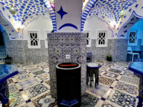 リヤド シェングリ シェフシャウエンのホテル