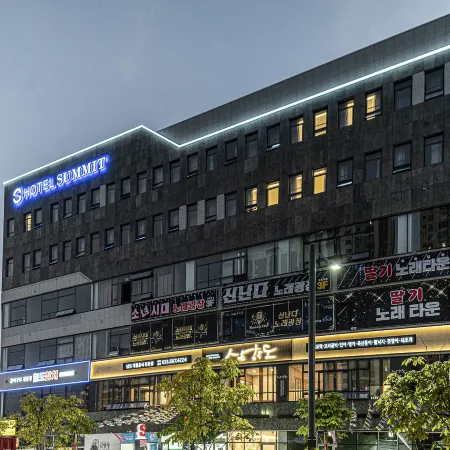 Pyeongtaek (Godeok) Hotel Summit Отели рядом с достопримечательностью «Авиа База Осен»