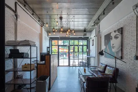 Yindee Travellers Lodge Отели в г. Нан