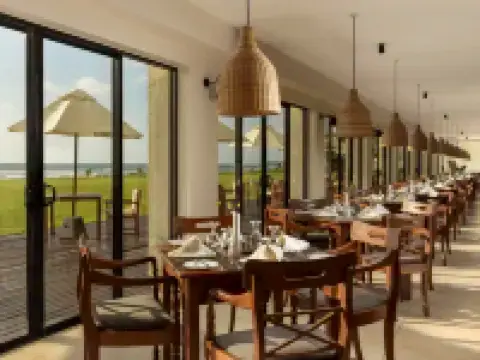 EKHO Surf Bentota โรงแรมในเบโตตาริเวอร์