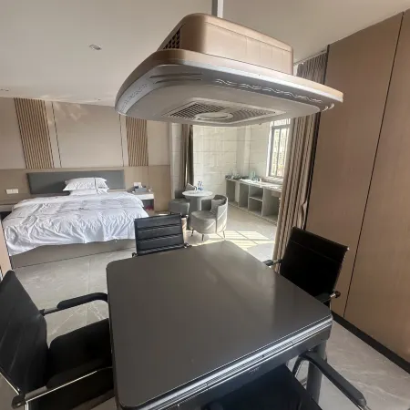 Sihui Boju Light Luxury Apartment (Longwan Market)