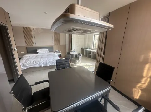 Sihui Boju Light Luxury Apartment (Longwan Market)