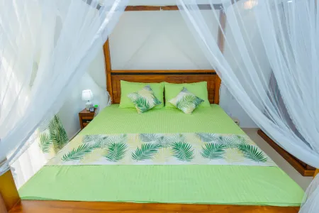 Green Retreat 2 Bedroom Hideout