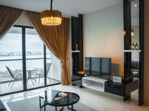 Epic Marina View 3BR Permas Bathtub & Seaview