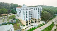 Belliss Hotel & Spa Hotels near Dai Lai Star Golf & Country Club