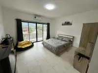 84 Bar & Guesthouse