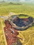 Mengda Volcano Guesthouse (Wulanhada Volcanic Geopark Branch) - Bjergudsigt