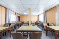 Xinfeng·Silk Road Leisure Time Holiday Hotel - 2 ดาว