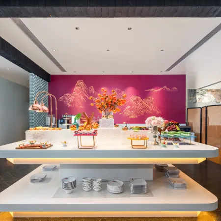 Mengyuan RESOR 360° View Hotel: Starry Pool & Hot Spring, Shili Gallery Yulong River