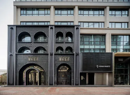 Wenwei Hotel (Shantou high-speed rail station Zhujiang Road food street)