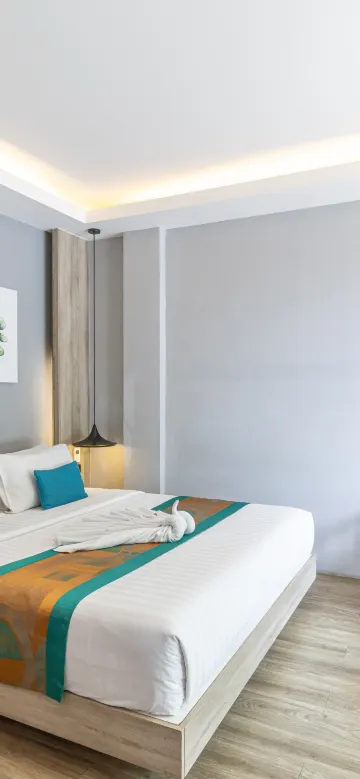 ห้องดีลักซ์ดับเบิ้ลพร้อมวิวสระว่ายน้ำและทะเลสาบ