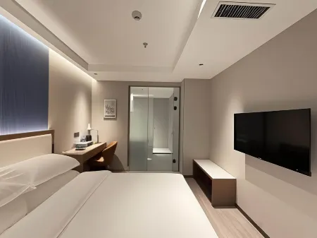 Yueji Hotel（Lanzhou University Metro Station,Lanzhou Railway Station Branch)） Отели рядом с достопримечательностью «Lanzhou University of Arts and Science»