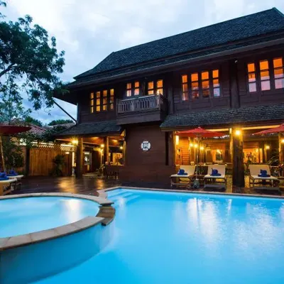 Ruen Come IN Hoteles cerca de Templo Wat Jed Yot