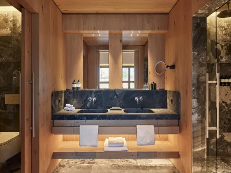 Hotel Chiemgauhof Отели рядом с достопримечательностью «Мерхен-Эрлебнишпарк Марквартштайн»