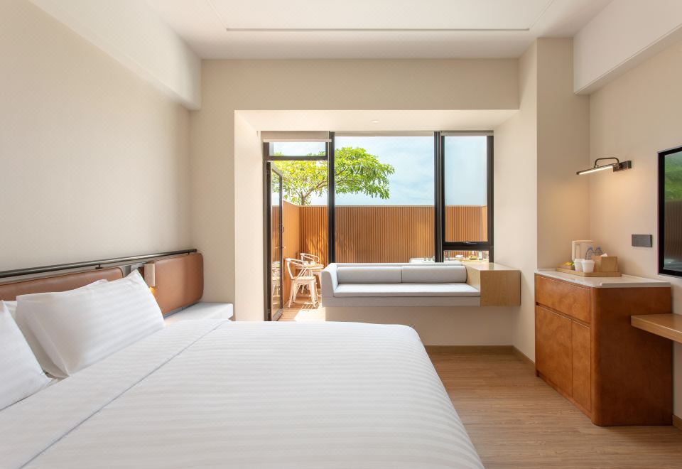 카이사 커위 리조트의 모던한 로비 공간