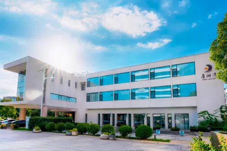 Moon Lake Bay Hotel Отели рядом с достопримечательностью «Nanjing University of Science and Technology Zijin College»