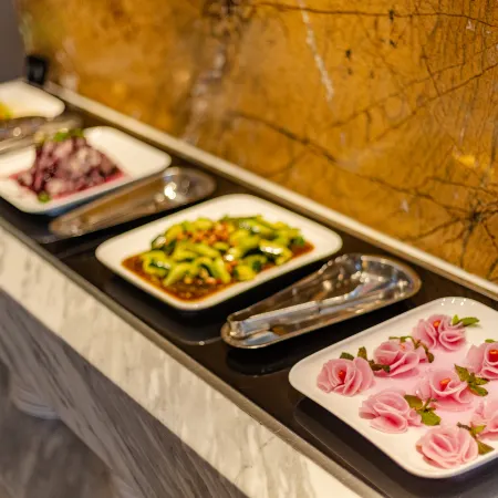 Huijianshang Hotel (Wuhu High-Speed Railway Station Zhongyu Yijiangnan Strolling Street)