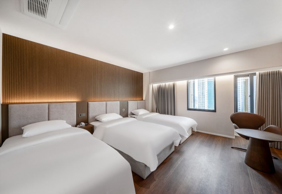 [크리스탈 호텔 외관 이미지]