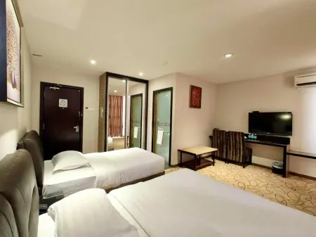 Milano Hotel Отели рядом с достопримечательностью «Taman Intan Kluang»