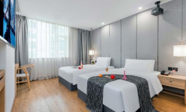 Crescent Moon Hotel (Chengdu Chunxi Road Tianfu Square Station)