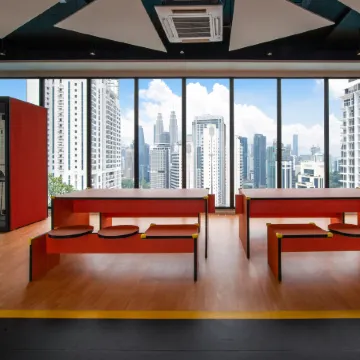 Majestic by Avery at KLCC【Located in the City Center+10 mins to Twin Towers+Rooftop Infinity pool】