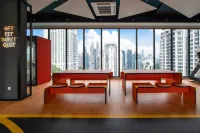 Majestic by Avery at KLCC【Located in the City Center+10 mins to Twin Towers+Rooftop Infinity pool】
