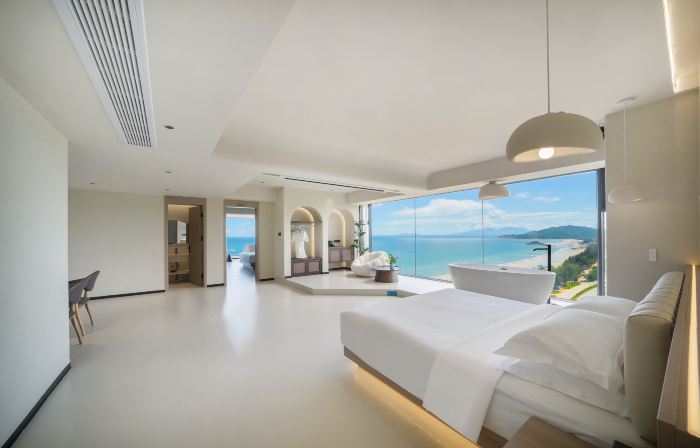 Huidong Twin moon bay  Peninsula Hotel