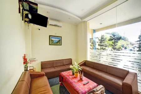 Hotel O Wesly House Отели в г. Sei Sikambing D