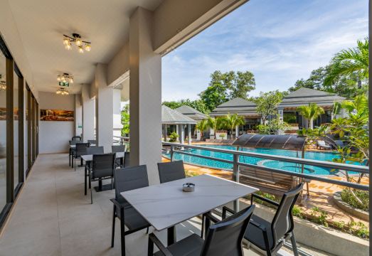 A.Z. Sunrise Resort & Fitness Club 수영장