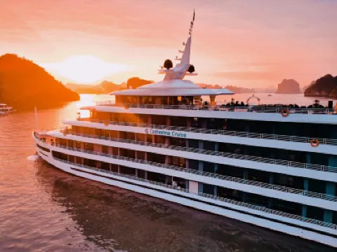 Catherine Cruises Hotel berhampiran Bien Ngoc Cruises