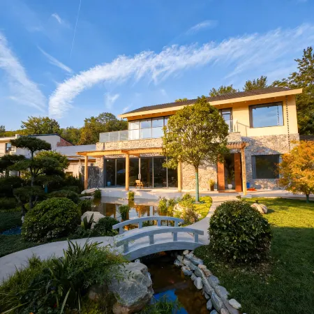 Luming Mountain Lodge
