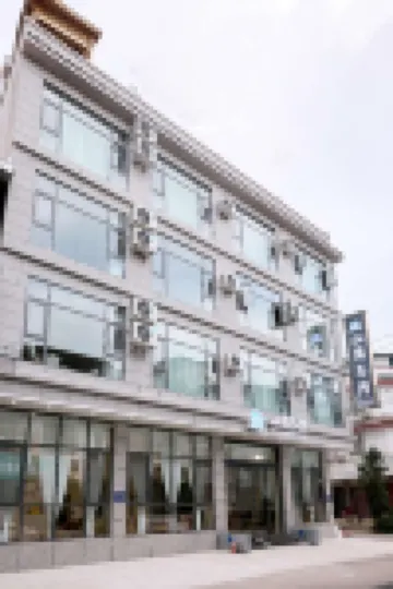 Mountain Bird and Moon · Tangchi Projection Homestay (Jiezi Ancient Town)