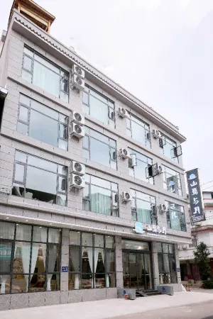 Mountain Bird and Moon · Tangchi Projection Homestay (Jiezi Ancient Town) Отели рядом с достопримечательностью «Wang Guoying's Former Residence»