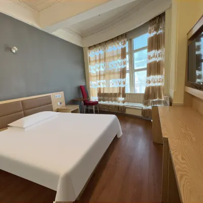 Wuzhou Hotel (Harbin Railway Station South Square) Hotels near محطة سكك حديد هاربين